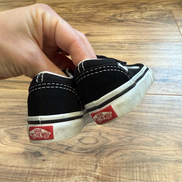 Vans Black and White Old Skool Sneakers Classic Skate Style - Picture 8 of 9